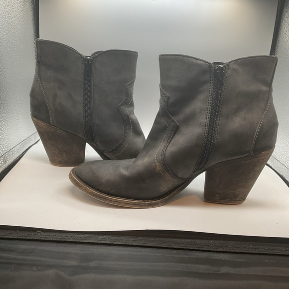 BKE Unity - Side Zip Faux Leather Ankle Boots - Gray - Ladies Size 7.5M - Picture 6 of 9